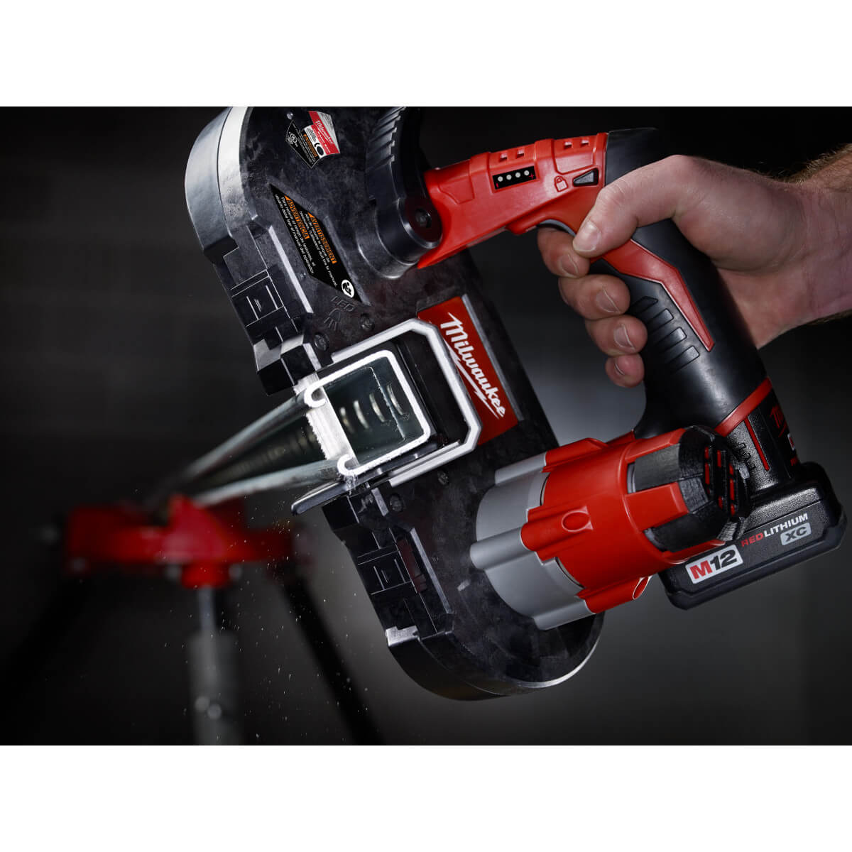 Milwaukee 2429-21XC - M12 ™ Cordless Sub-Compact Band Saw Kit