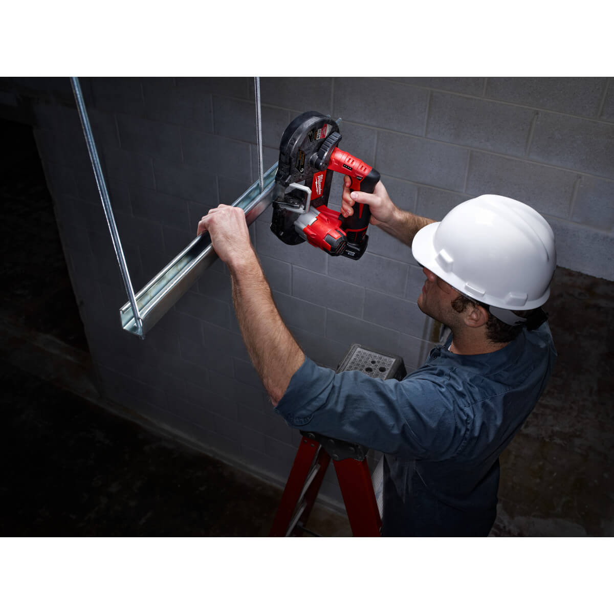 Milwaukee 2429-21XC - M12 ™ Cordless Sub-Compact Band Saw Kit