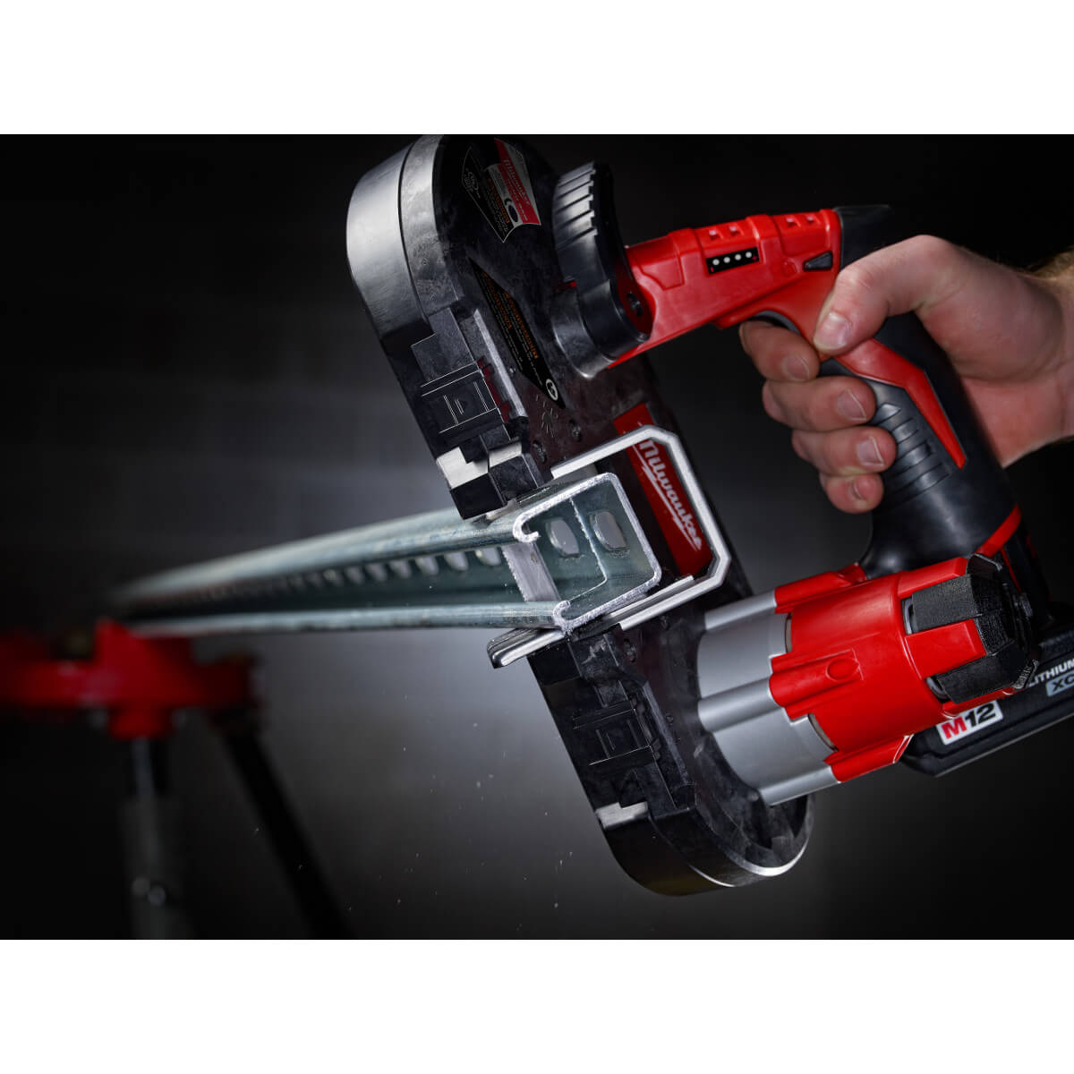 Milwaukee 2429-21XC - M12 ™ Cordless Sub-Compact Band Saw Kit