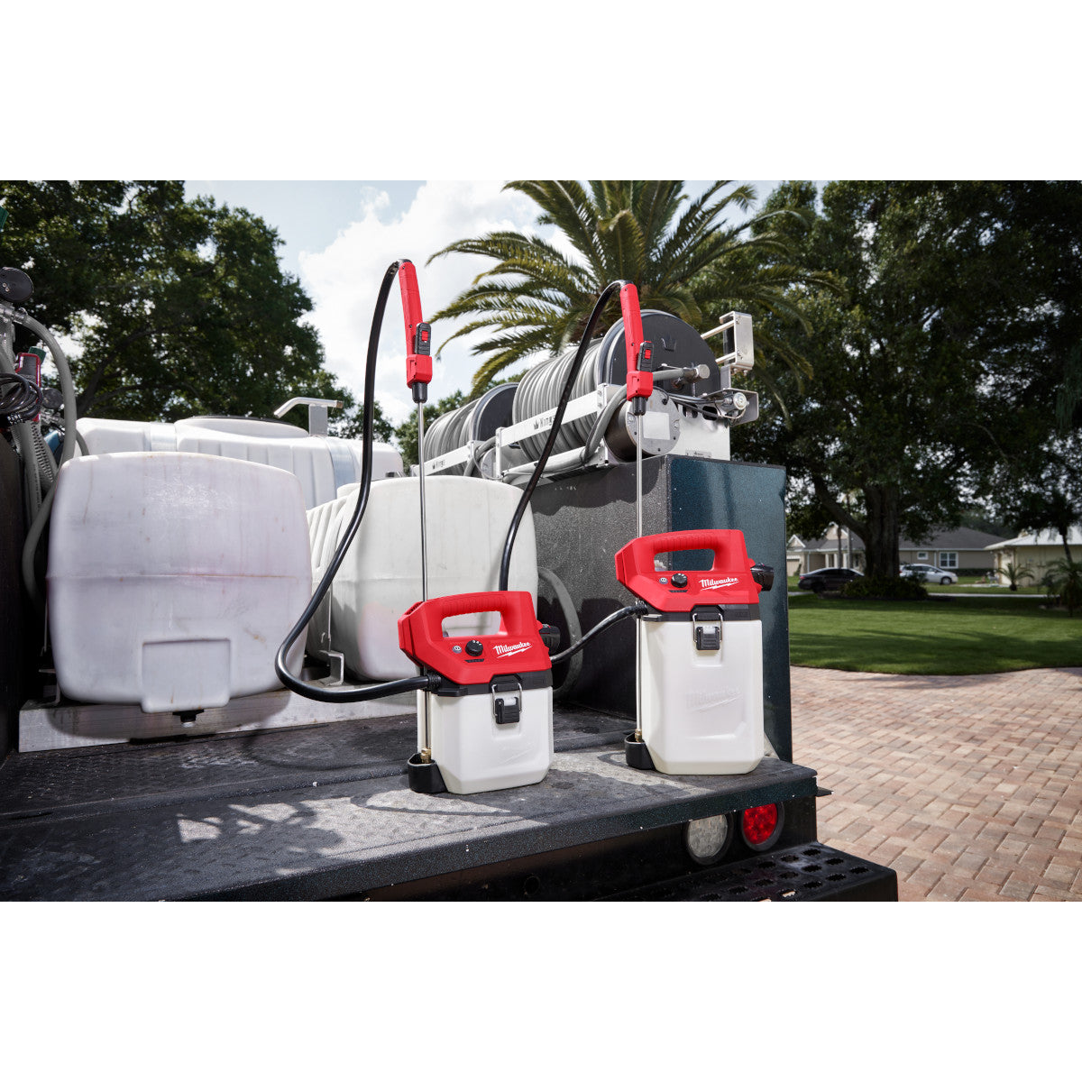 MILWAUKEE 2528-21G2  -  M12™ 2 Gallon Handheld Sprayer Kit