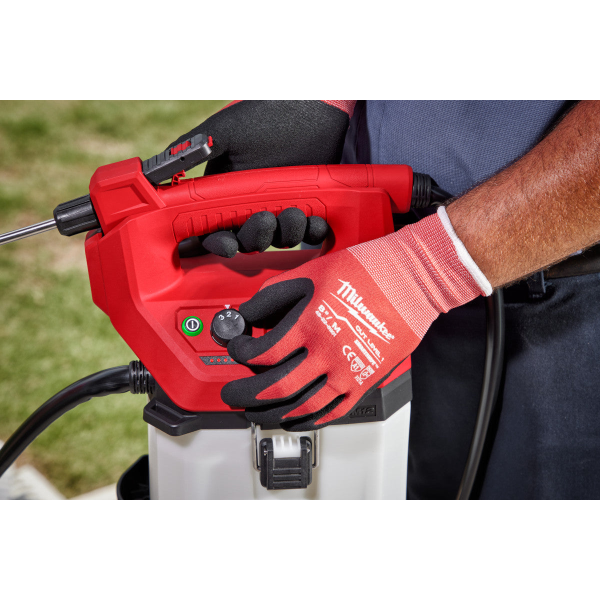 MILWAUKEE 2528-21G1  -  M12™ 1 Gallon Handheld Sprayer Kit