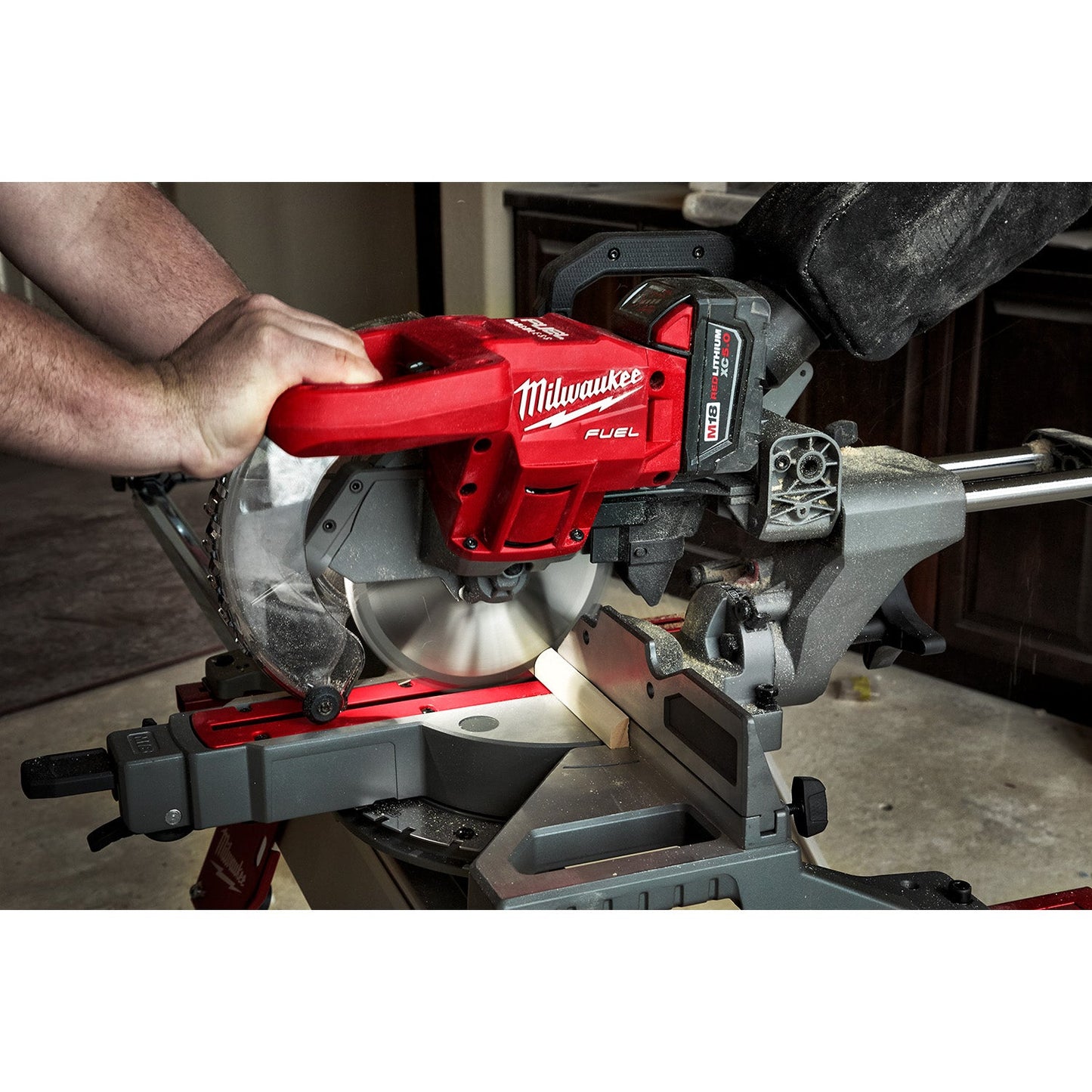 Milwaukee 2733-21 - M18 FUEL™ 7-1/4” Dual Bevel Sliding Compound Miter Saw Kit