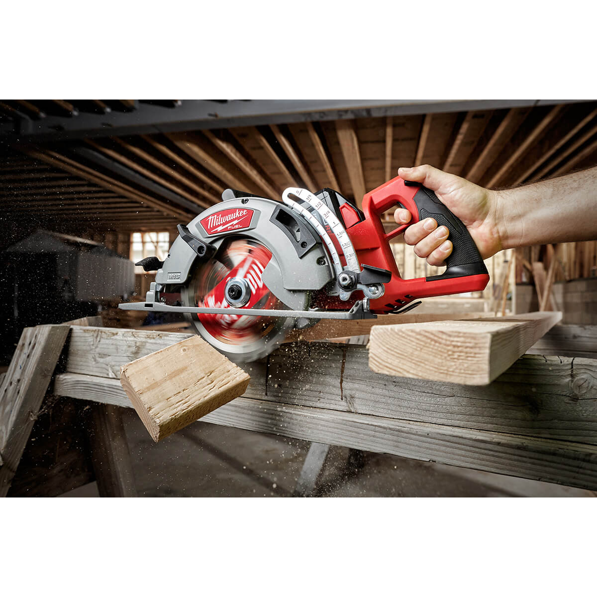 Milwaukee 2830-21HD - M18 FUEL™ Rear Handle 7-1/4" Circular Saw Kit