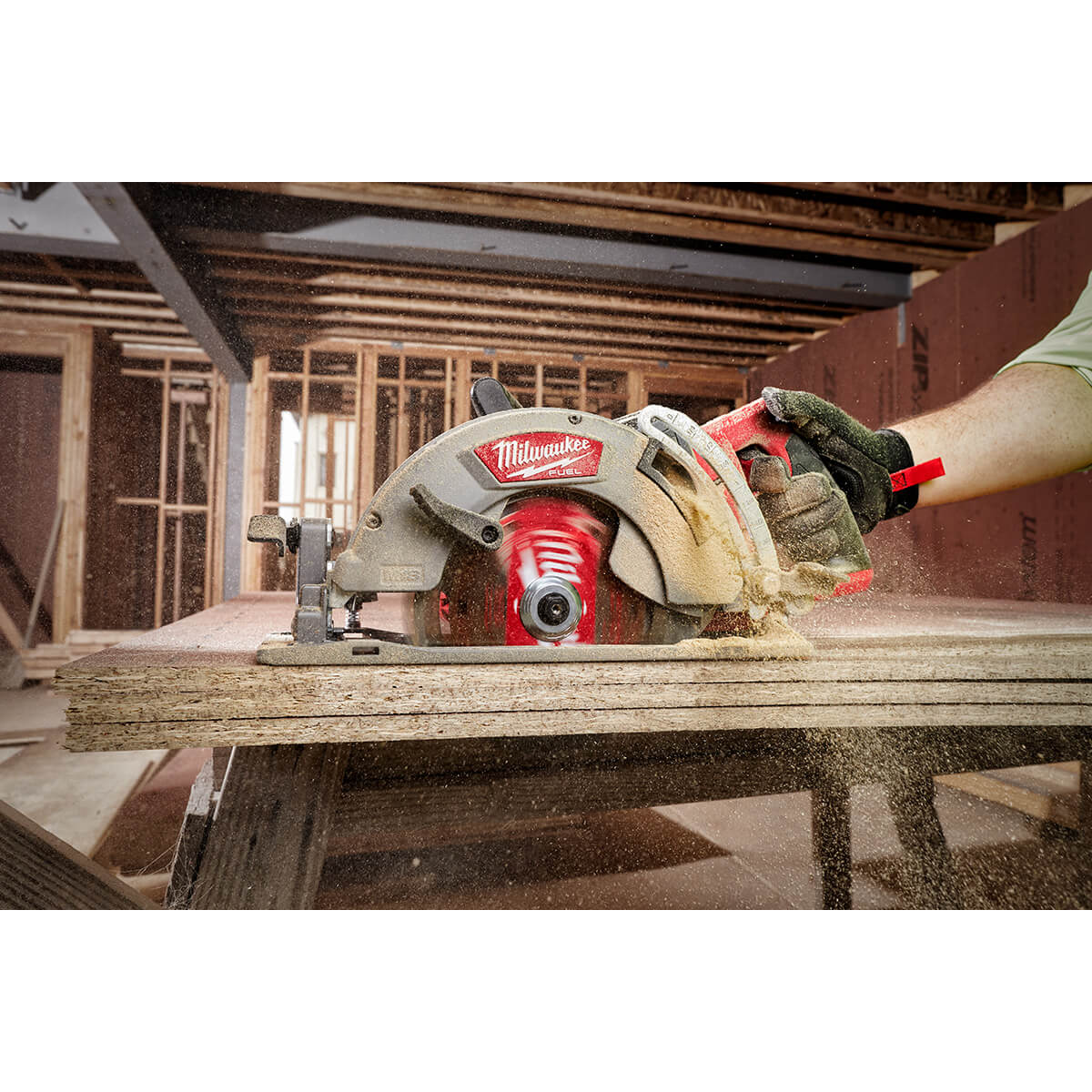 Milwaukee 2830-21HD - M18 FUEL™ Rear Handle 7-1/4" Circular Saw Kit