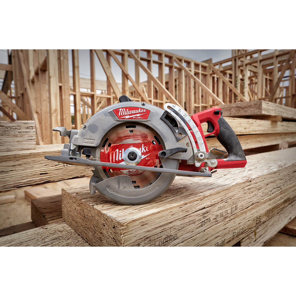 Milwaukee 2830-21HD - M18 FUEL™ Rear Handle 7-1/4" Circular Saw Kit