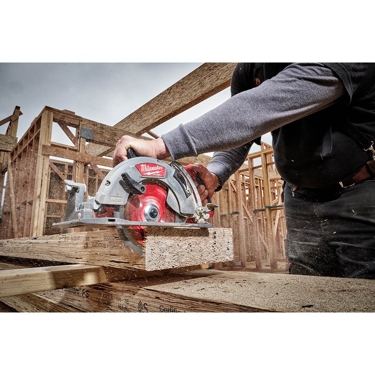 Milwaukee 2830-21HD - M18 FUEL™ Rear Handle 7-1/4" Circular Saw Kit