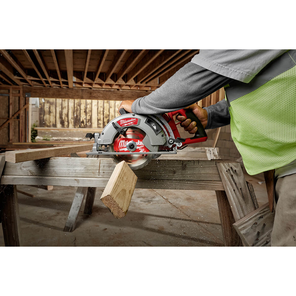 Milwaukee 2830-21HD - M18 FUEL™ Rear Handle 7-1/4" Circular Saw Kit