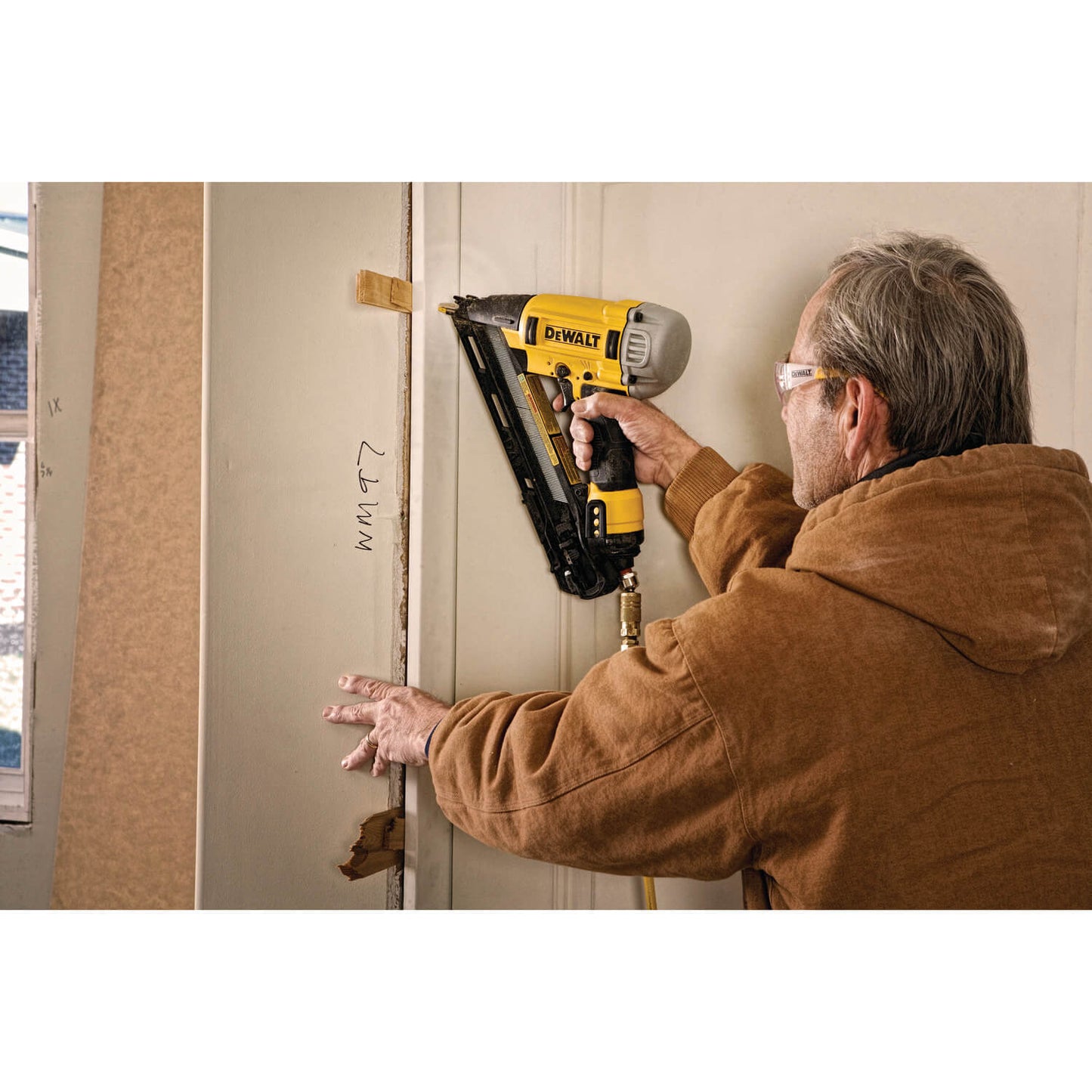 DeWalt DWFP72155  -  Precision Point Angle Finish Nailer 15 Ga.